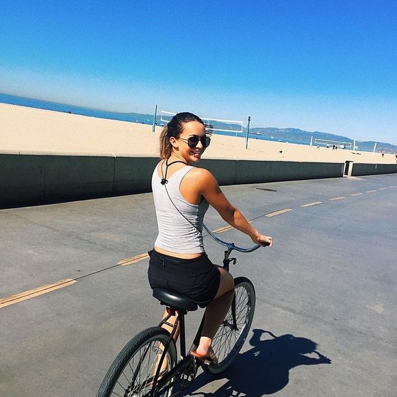 Meet your Posher, Lauren - Picture 1 of 1